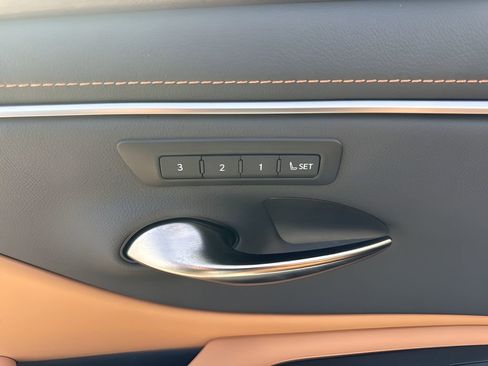 Used 2025 Lexus ES 350 w/ Premium Package image 11