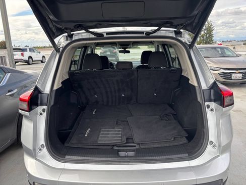 Used 2025 Nissan Rogue SV FWD image 32