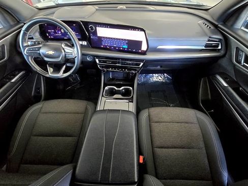 Used 2024 Chevrolet Traverse LT image 9