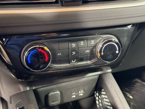 Used 2025 Chevrolet TrailBlazer LT AWD/4WD image 17