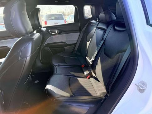 Used 2024 Jeep Compass Latitude image 12