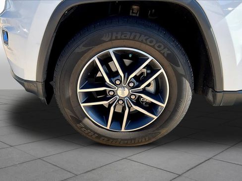 Used 2018 Jeep Grand Cherokee Limited image 11