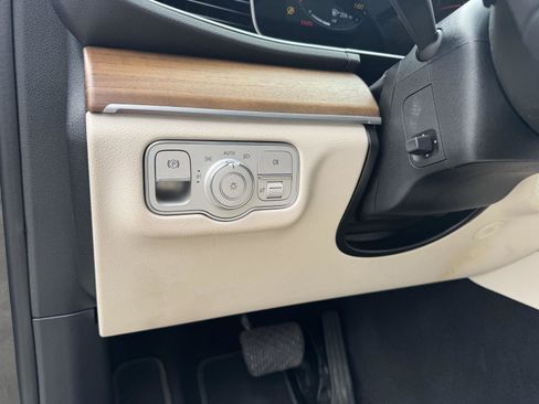 Used 2023 Mercedes-Benz GLE 350 w/ AMG Line Exterior image 8