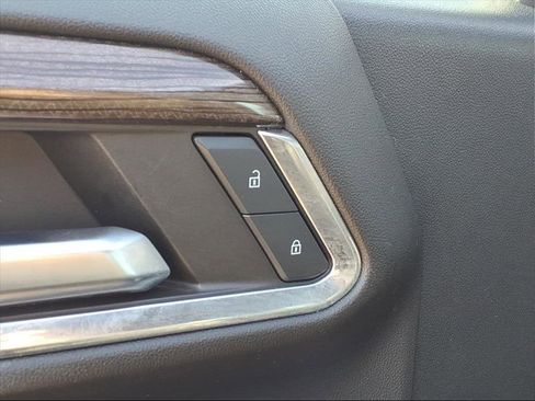 Used 2023 Chevrolet Silverado 1500 LT image 14