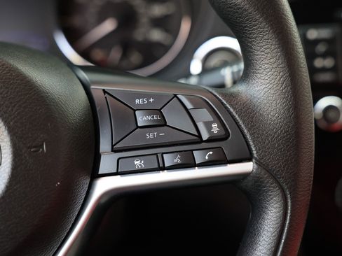 Used 2019 Nissan Rogue SV image 31