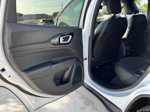 New 2026 Jeep Compass Latitude image 17