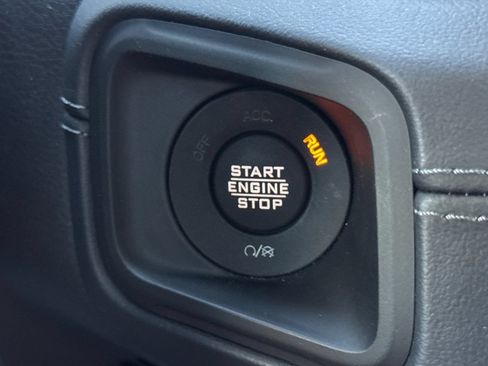 Used 2025 Jeep Wrangler Unlimited Sahara AWD/4WD image 23