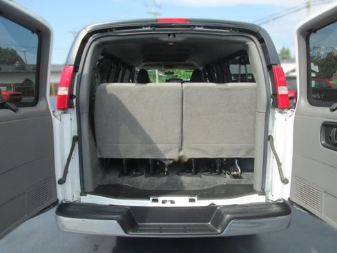 Used 2017 Chevrolet Express 3500 LT w/ LT Preferred Equipment Group RWD image 9
