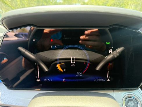 Used 2025 Chevrolet Trax LT FWD image 4