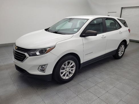 Used 2021 Chevrolet Equinox LS FWD image 2