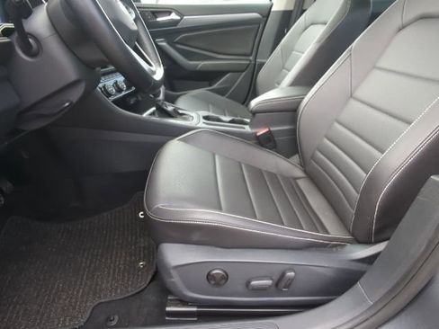 Used 2024 Volkswagen Jetta SE image 23