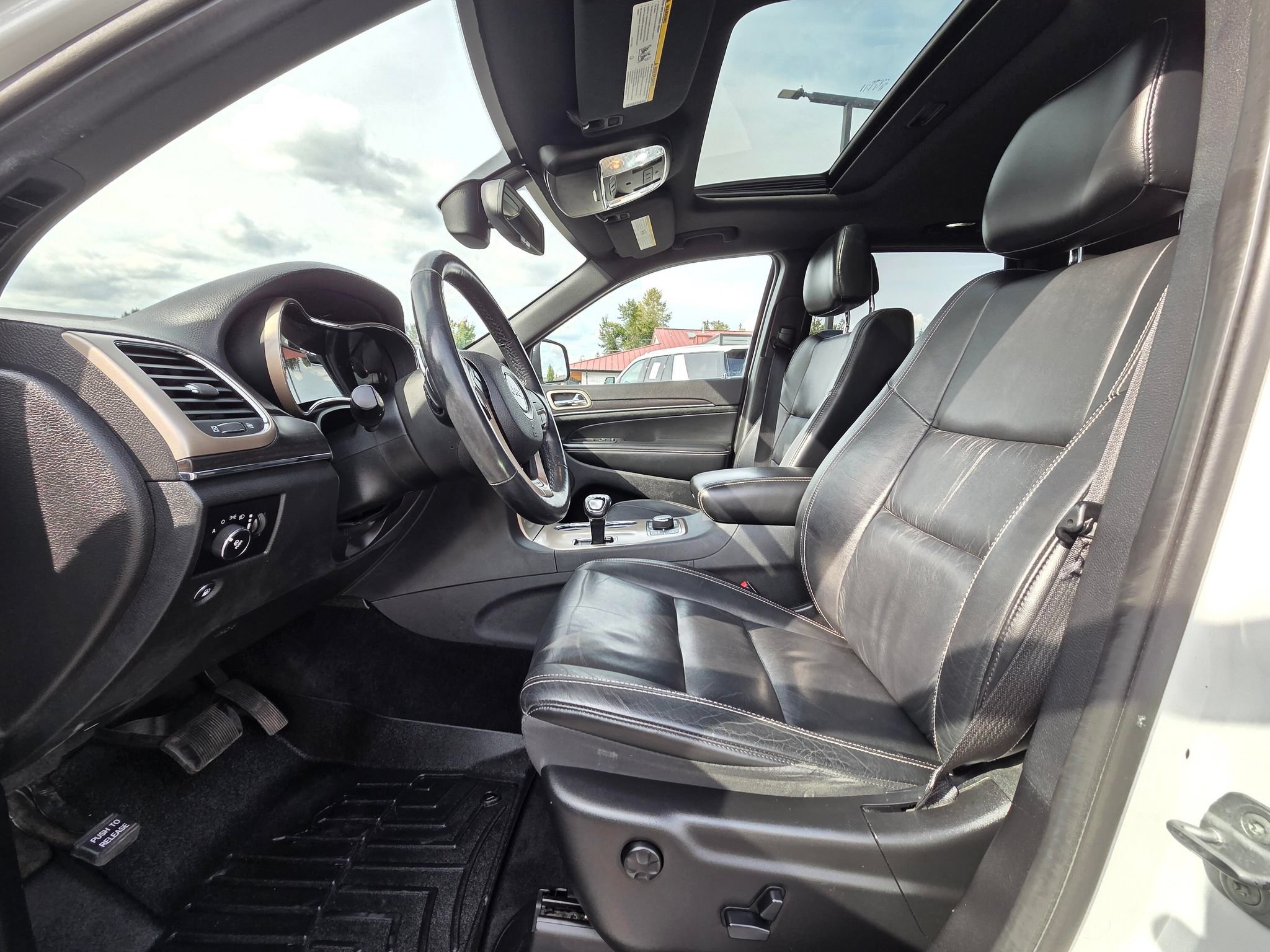 Used 2014 Jeep Grand Cherokee Limited w/ Trailer Tow Group IV AWD/4WD image 33