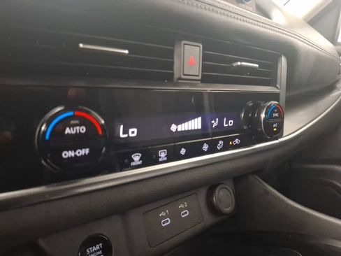 Used 2024 Nissan Rogue SV FWD image 24