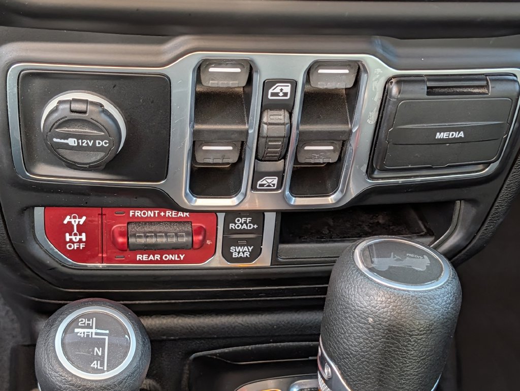 Used 2021 Jeep Wrangler Unlimited Rubicon w/ Cold Weather Group AWD/4WD image 16