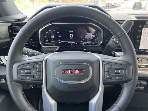 Used 2025 GMC Sierra 1500 Elevation image 17
