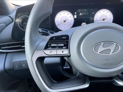 Certified 2025 Hyundai Elantra SEL FWD image 24