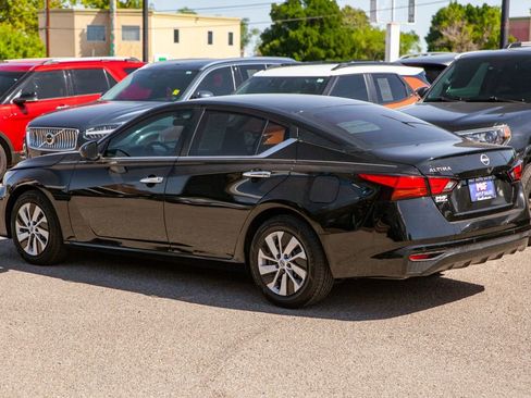 Used 2024 Nissan Altima 2.5 S FWD image 7