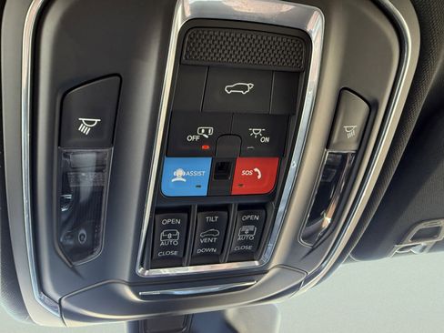Used 2025 Jeep Grand Cherokee Summit AWD/4WD image 36