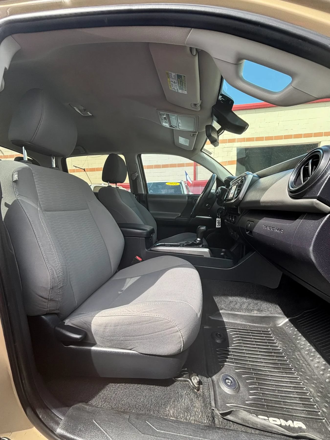 Used 2018 Toyota Tacoma SR5 RWD image 15