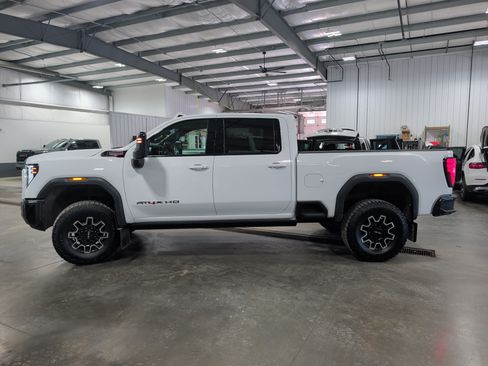 Used 2024 GMC Sierra 2500 AT4X AWD/4WD image 5