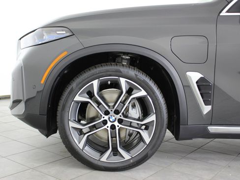 New 2026 BMW X5 xDrive50e w/ Climate Comfort Package image 11