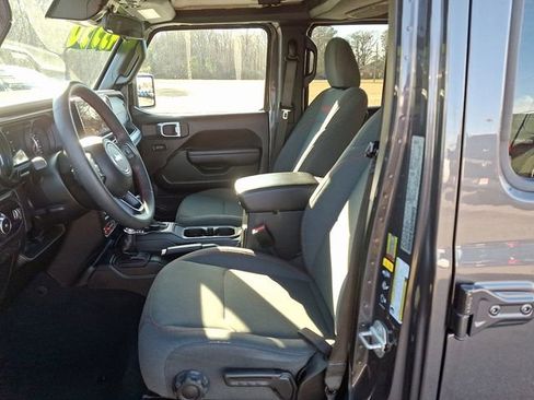 Used 2024 Jeep Wrangler Unlimited Rubicon image 13