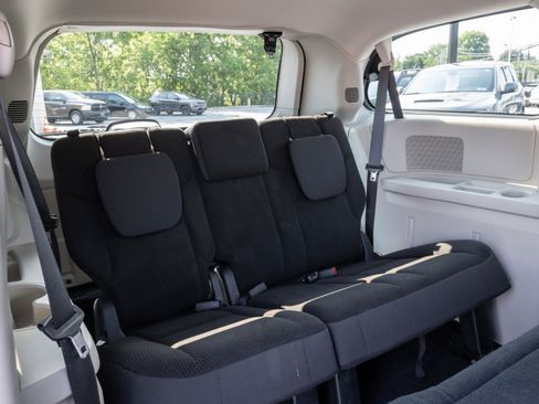 Used 2018 Dodge Grand Caravan SE w/ UConnect Hands-Free Group FWD image 29