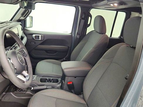 Used 2025 Jeep Wrangler Unlimited Sahara w/ Safety Group AWD/4WD image 20