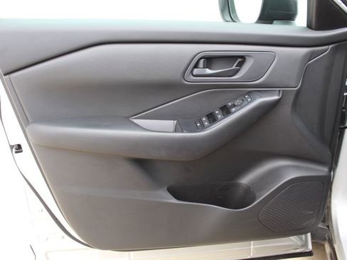 Used 2024 Nissan Rogue S image 13