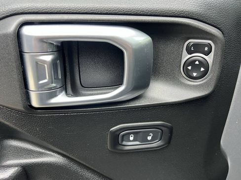 Used 2020 Jeep Wrangler Unlimited Sport AWD/4WD image 17