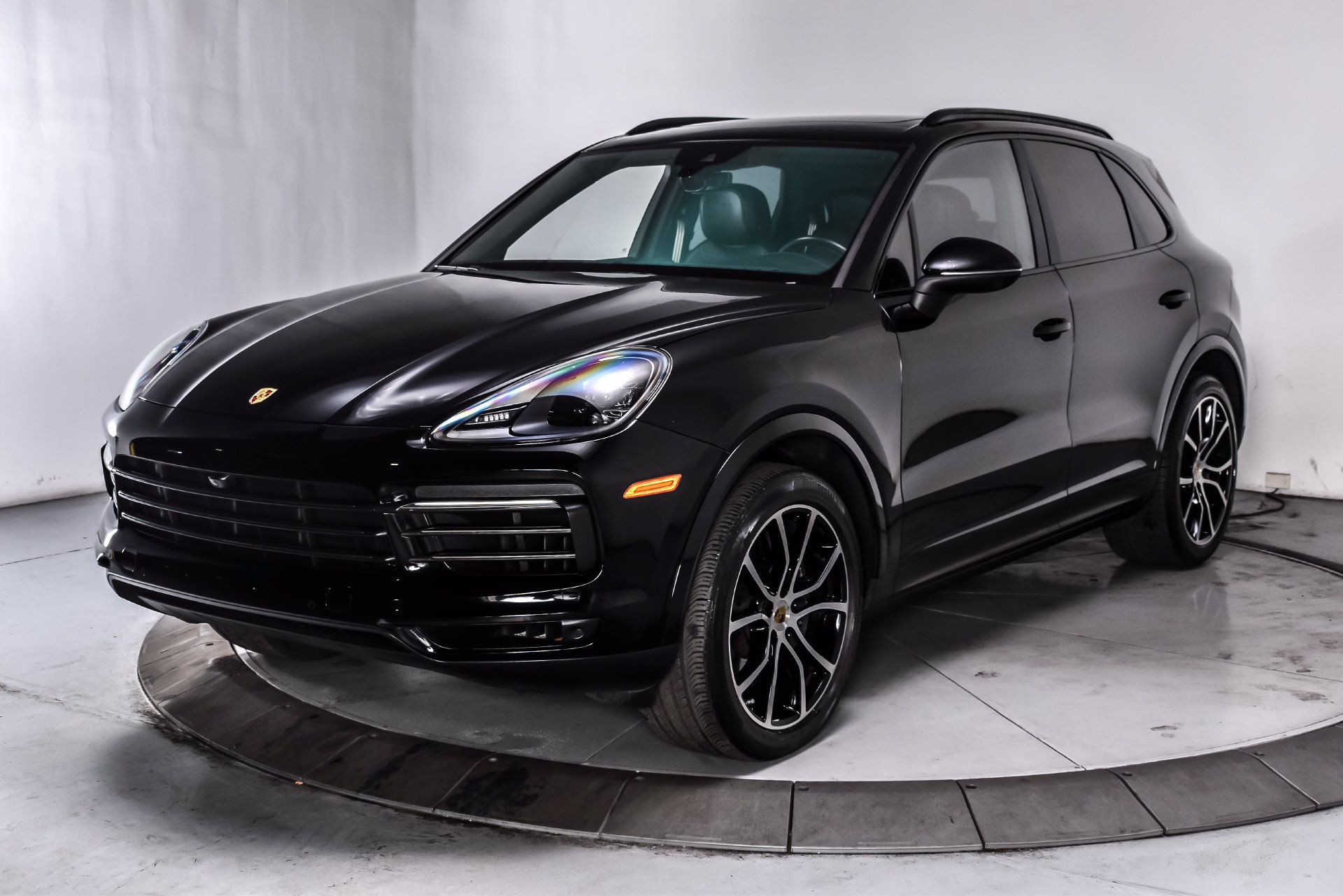 Used 2023 Porsche Cayenne Platinum Edition AWD/4WD image 3