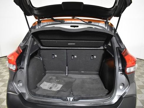 Used 2018 Nissan Kicks SV FWD image 29