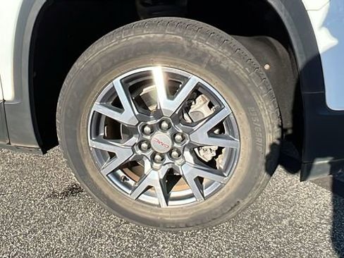 Used 2023 GMC Acadia SLT image 9