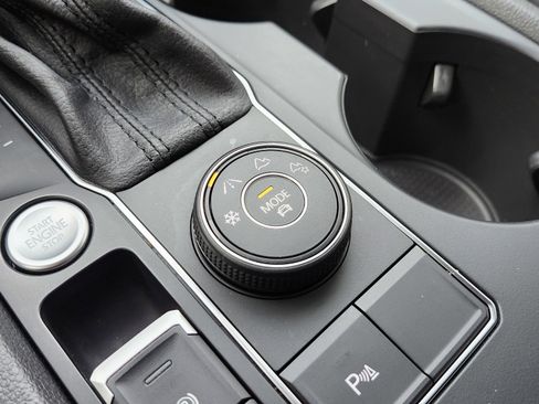 Used 2021 Volkswagen Atlas SE w/ Panoramic Sunroof Package image 11