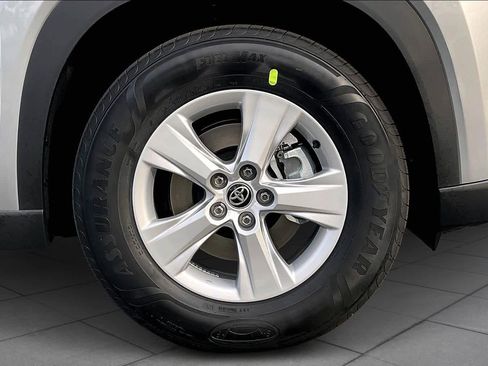 New 2026 Toyota Grand Highlander LE image 11