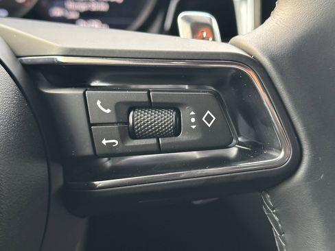 Certified 2025 Porsche Macan AWD/4WD image 30