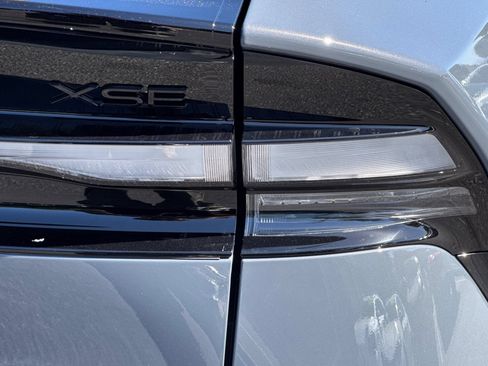 New 2026 Toyota Prius Plug-In Hybrid FWD image 32