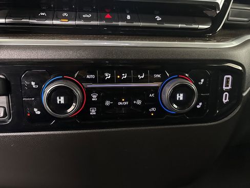 Used 2024 Chevrolet Silverado 1500 LT AWD/4WD image 16