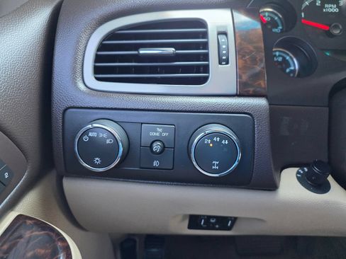 Used 2013 GMC Sierra 2500 Denali w/ Suspension Package, Off-Road AWD/4WD image 22