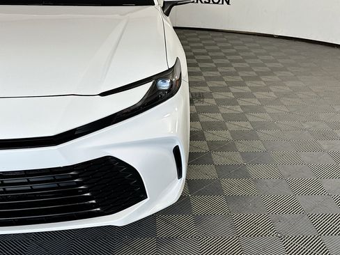 Used 2025 Toyota Camry LE image 9