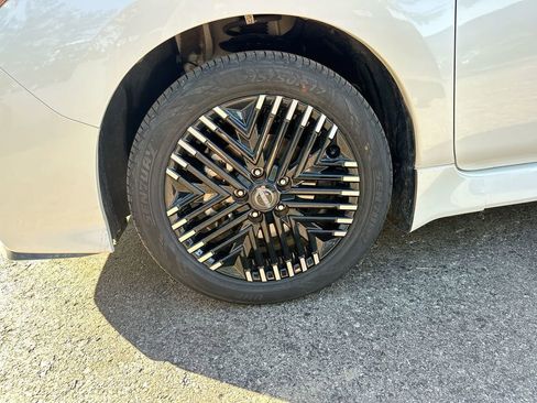 Used 2024 Nissan Leaf SV Plus image 20