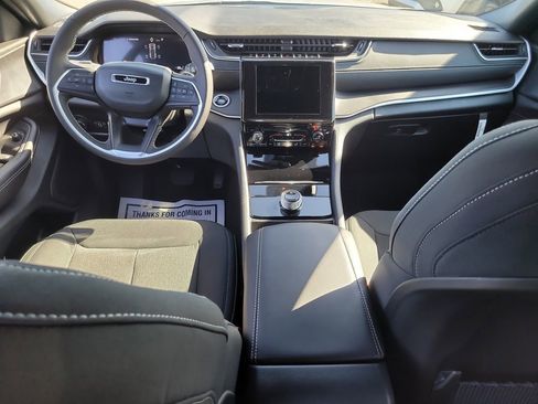 New 2025 Jeep Grand Cherokee Laredo image 12