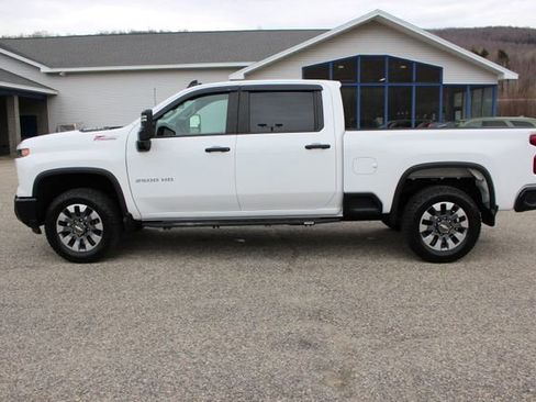 Used 2024 Chevrolet Silverado 2500 Custom w/ Custom Value Package image 6