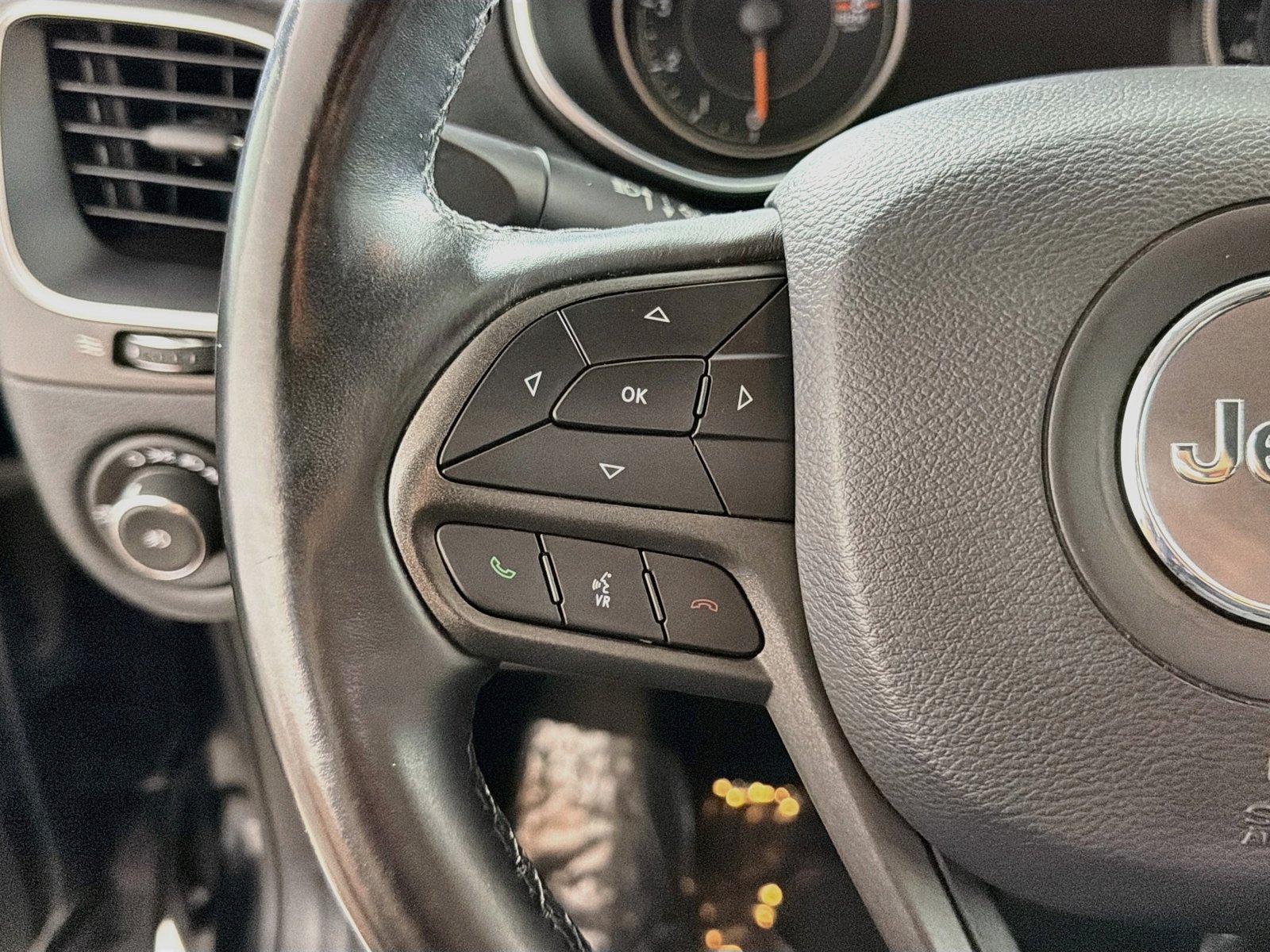 Used 2019 Jeep Cherokee Trailhawk w/ Cold Weather Group AWD/4WD image 11