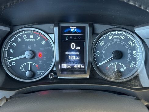 Certified 2023 Toyota Tacoma TRD Off-Road AWD/4WD image 22