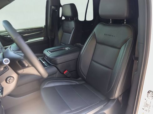Used 2023 GMC Yukon Denali AWD/4WD image 10