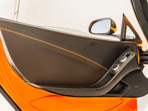 Used 2015 McLaren 650S Spider RWD image 28