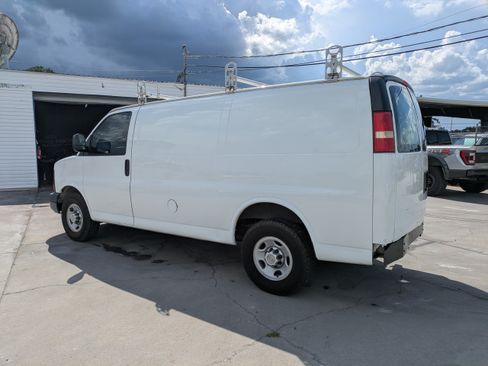 Used 2016 Chevrolet Express 2500 RWD image 6