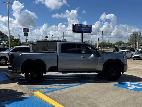 Used 2024 GMC Sierra 2500 AT4 w/ AT4 Preferred Package AWD/4WD image 4