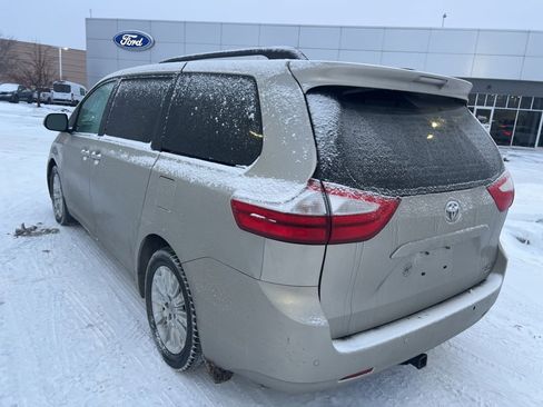 Used 2016 Toyota Sienna XLE image 8